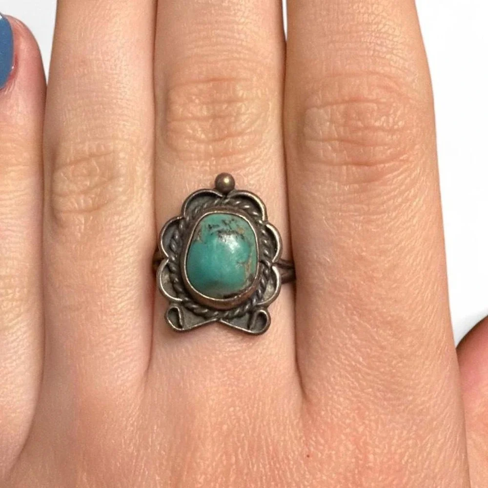 Vintage Sterling Silver and Turquoise Ring - Picture 2 of 5
